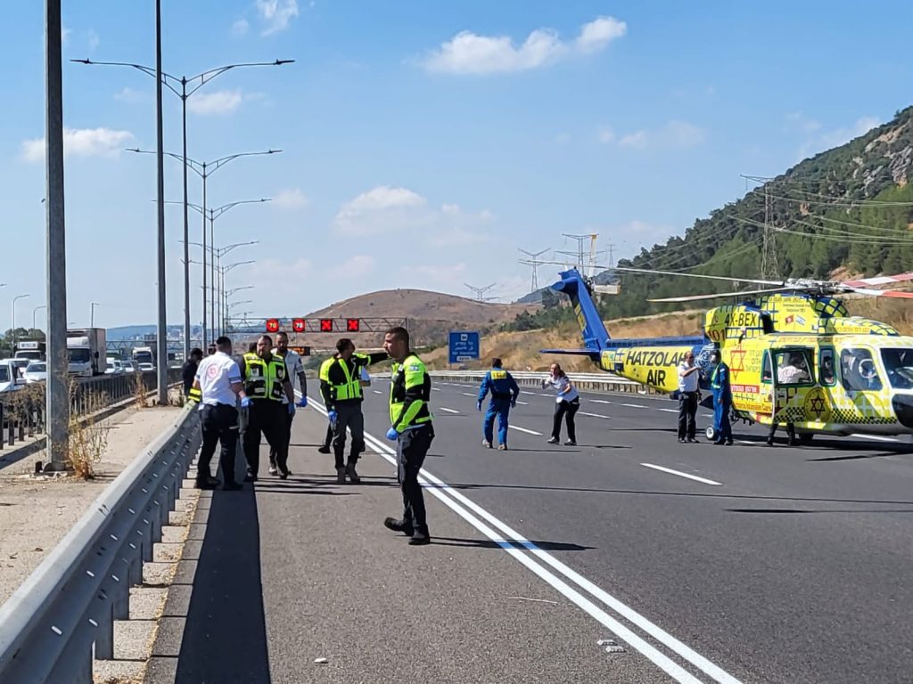 15 פצועים בתאונה במחלף העמקים בכביש 6 | צילום: דוברות איחוד הצלה 